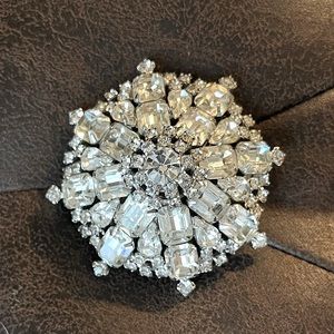 Stunning Vintage Clear Crystal Rhinestone Snowflake Brooch